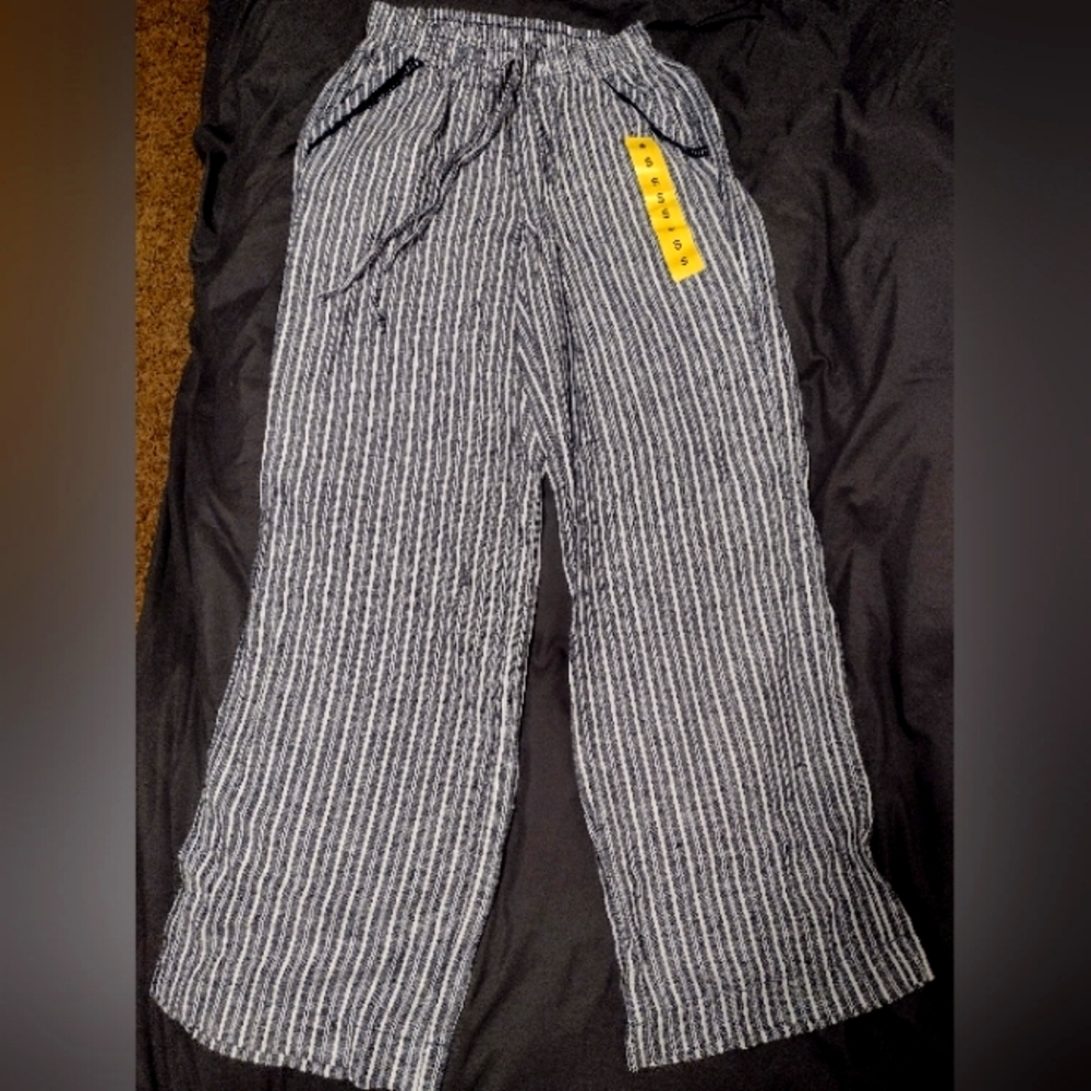 Wide leg pants. Size S